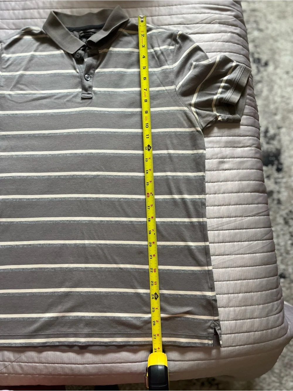 Men’s Banana Republic Gray and White Striped Polo Medium 100% cotton